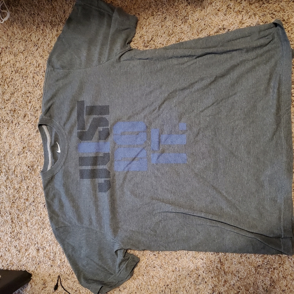 T shirt - Picture 2 of 2